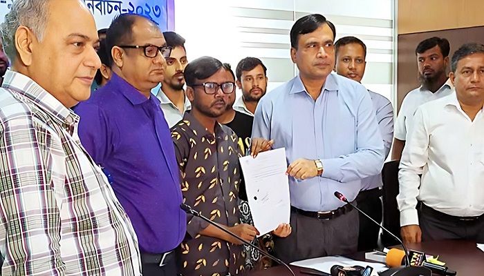 ঢাকা-১৭ আসনের উপনির্বাচনের প্রতীক পেলেন হিরো আলম