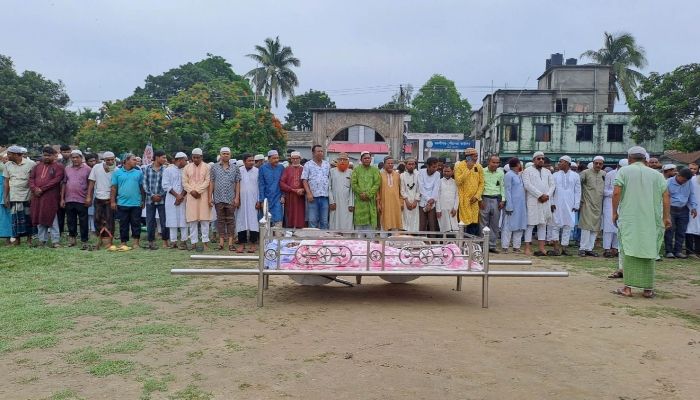 দাদা-দাদির কবরের পাশে চিরনিদ্রায় সাংবাদিক নাদিম