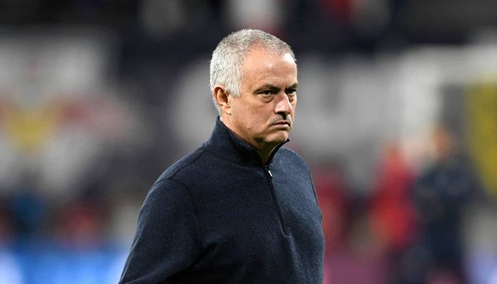 নিষেধাজ্ঞা দেওয়ায় উয়েফা বোর্ড থেকে বেরিয়ে আসলেন মরিনহো
