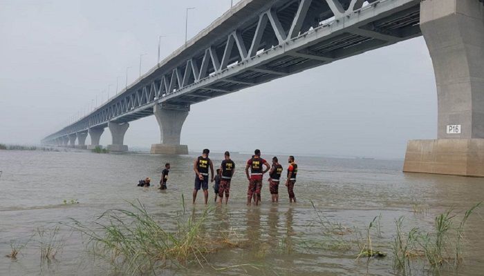 পদ্মা নদীতে নেমে প্রাণ গেলো শিক্ষার্থীর