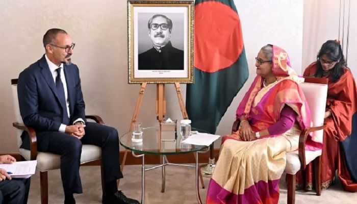 ‘শিক্ষা ও জলবায়ু’ অগ্রাধিকার নিয়ে প্রধানমন্ত্রীর সঙ্গে প্রিন্স রহিমের বৈঠক