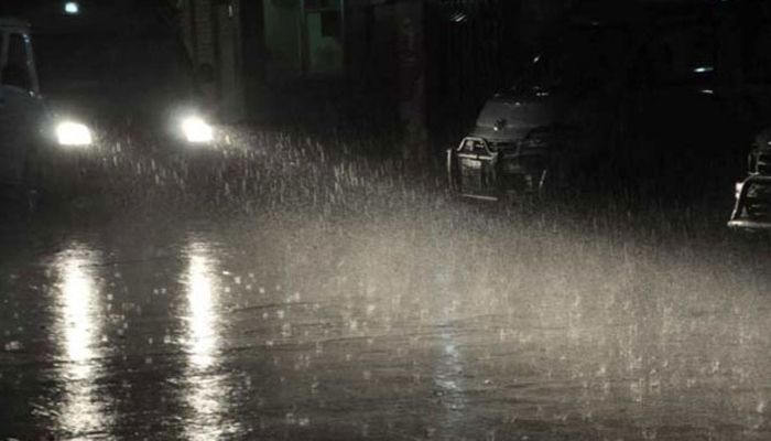 রাতে ৮ জেলায় ভারি বৃষ্টির পূর্বাভাস