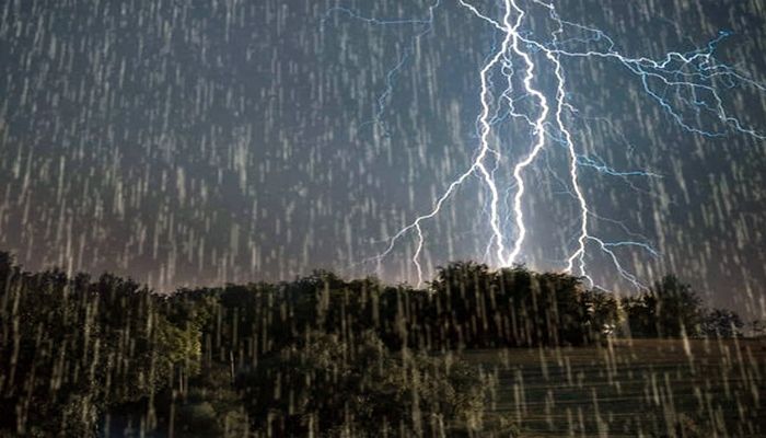 রাতেই ১৩ জেলায় ৬০ কিমি বেগে ঝড় উঠবে