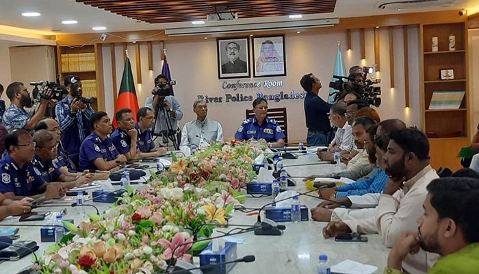 ঈদযাত্রায় আবহাওয়া দেখে নৌপথে চলাচলের অনুরোধ