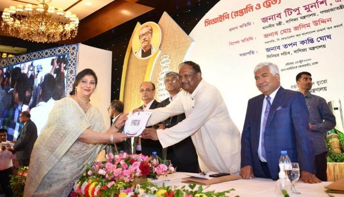 ১০০ বিলিয়ন ডলার রপ্তানি আয় অর্জনের আশা বাণিজ্যমন্ত্রী