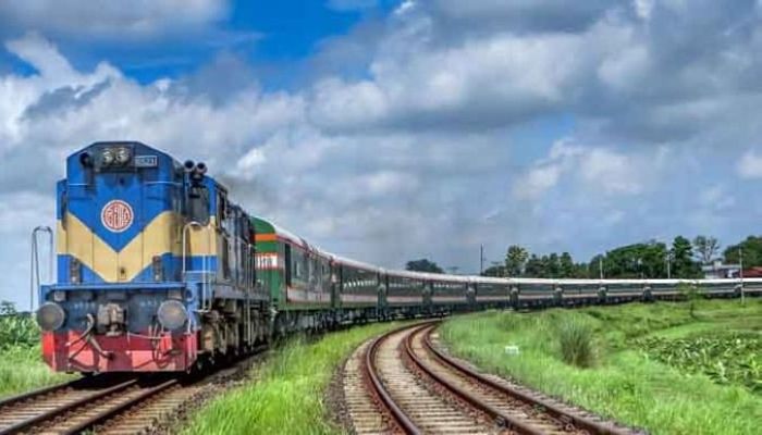 ঈদযাত্রায় বিশেষ ট্রেন চলাচলের সময়সূচি