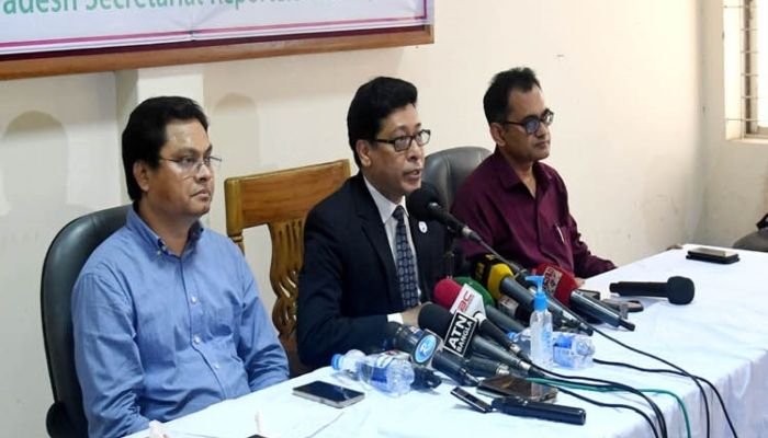 চাকরির আবেদনে সত্যায়ন প্রক্রিয়া উঠে যাচ্ছে