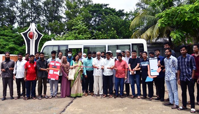 যানবাহন ট্র্যাকিং সিস্টেমের উদ্বোধন। ছবি: নোবিপ্রবি প্রতিনিধি