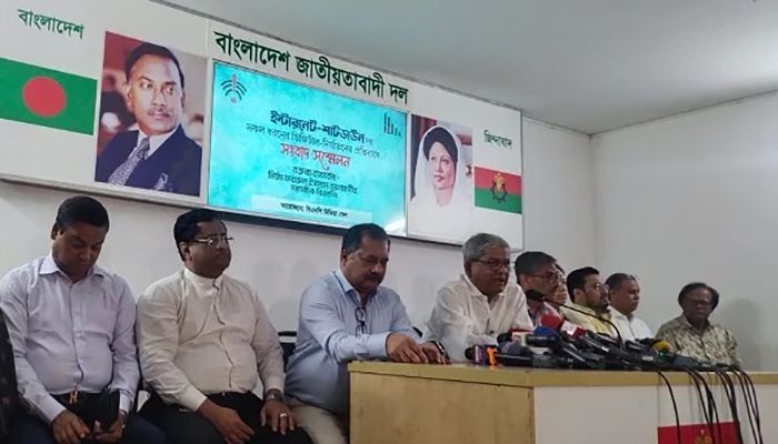 গুলশানে বিএনপির সমাবেশে ইন্টারনেট-শাটডাউনসহ সকল ধরনের ডিজিটাল-নির্যাতনের প্রতিবাদে এক সংবাদ সম্মেলনে বিএনপির মহাসচিব মির্জা ফখরুল ইসলাম আলমগীর। ছবি: সংগৃহীত