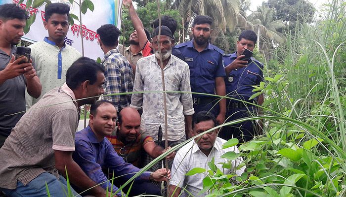 নড়াইলে খেজুর রসের ঐহিত্য ফেরাতে ব্যতিক্রমী উদ্যোগ