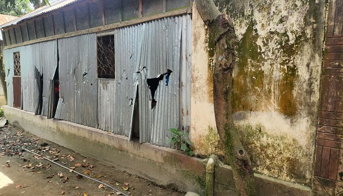 ব্রাহ্মণবাড়িয়ায় ফুটবল খেলাকে কেন্দ্র করে ভাংচুর-লুটপাট