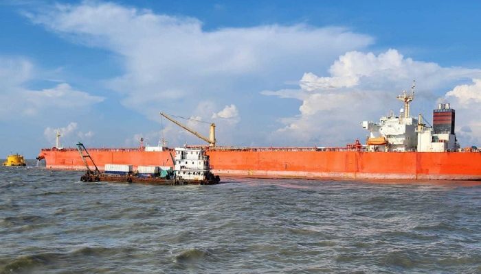 প্রথমবার গভীর সমুদ্র থেকে পাইপলাইনে তেল খালাস শুরু