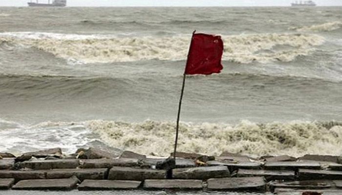 দেশের চার বন্দরে ৩ নম্বর সতর্কতা সংকেত