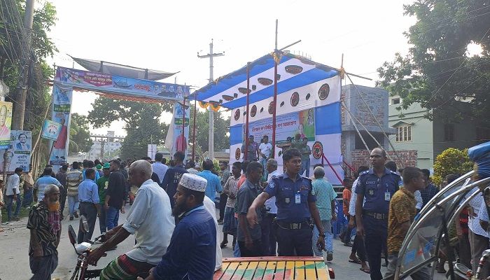 সড়ক বন্ধ করে আ.লীগের মনোনয়ন প্রত্যাশীর গণসমাবেশ