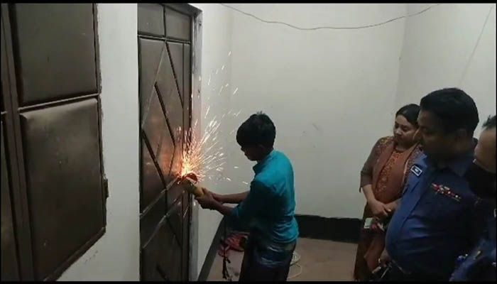 ময়মনসিংহে মা-মেয়ের ঝুলন্ত লাশ উদ্ধার