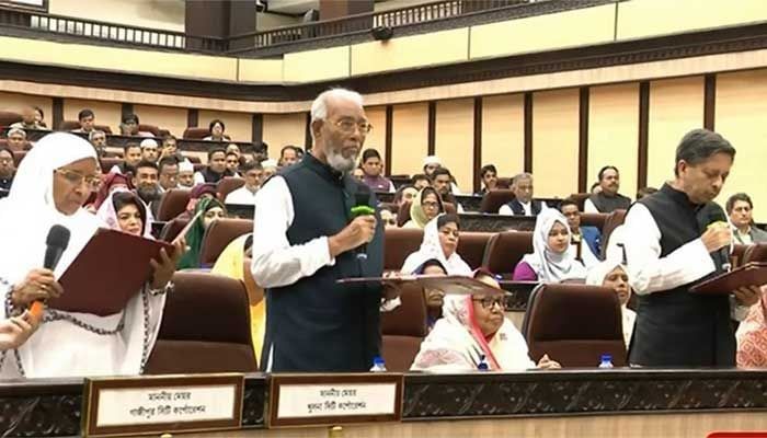 ৩ সিটির মেয়র-কাউন্সিলরকে শপথ পাঠ করালেন প্রধানমন্ত্রী