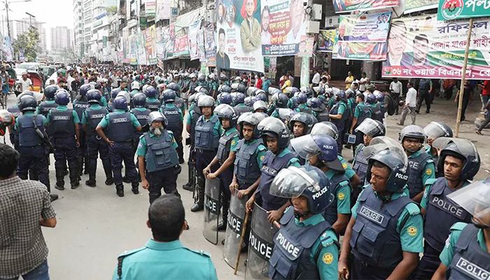 নয়াপল্টনে থমথমে পরিস্থিতি বিরাজ করছে