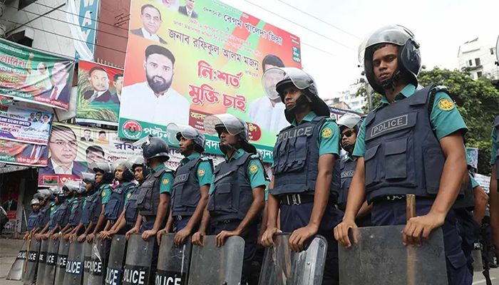 নয়াপল্টনে থমথমে পরিস্থিতি বিরাজ করছে