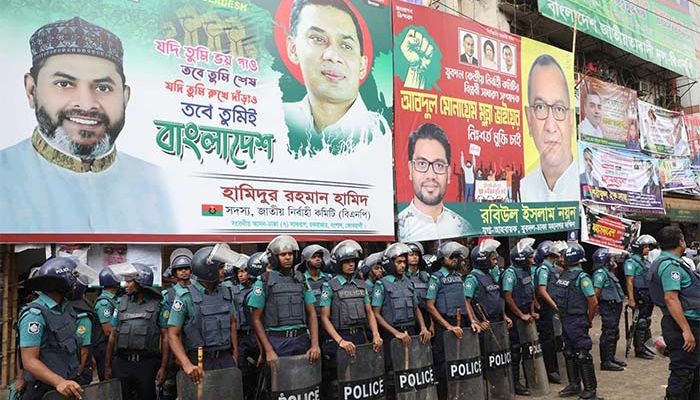 নয়াপল্টনে থমথমে পরিস্থিতি বিরাজ করছে