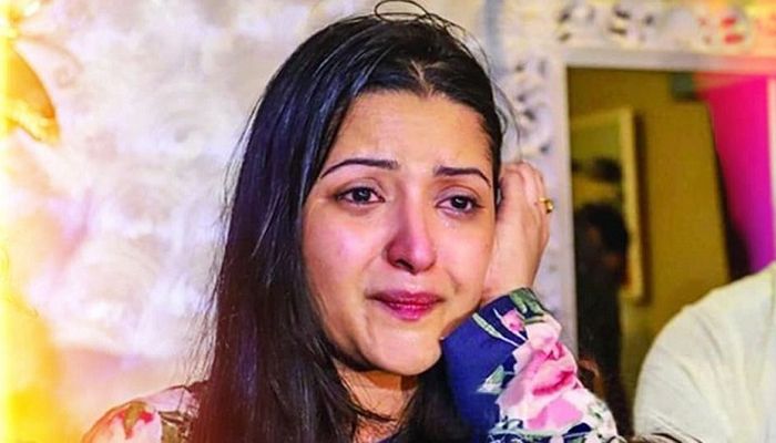 কাঠগড়ায় দাঁড়িয়ে কাঁদলেন পরীমণি