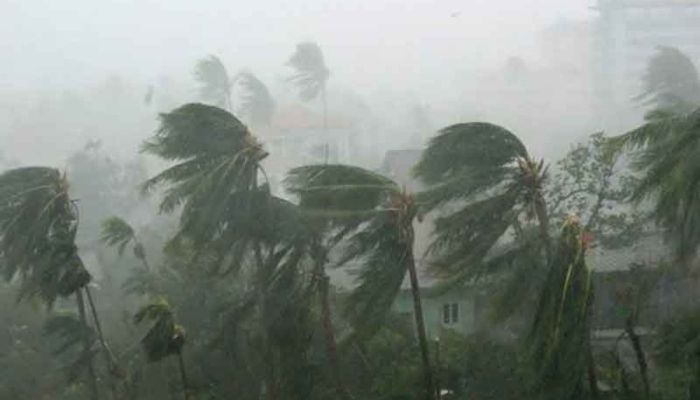 সাতসকালে ৬০ কিমি বেগে ঝড় উঠবে ১৩ জেলায়