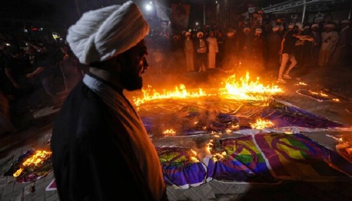 এবার তোরাহ-বাইবেল পোড়ানোর অনুমতি দিল সুইডেন