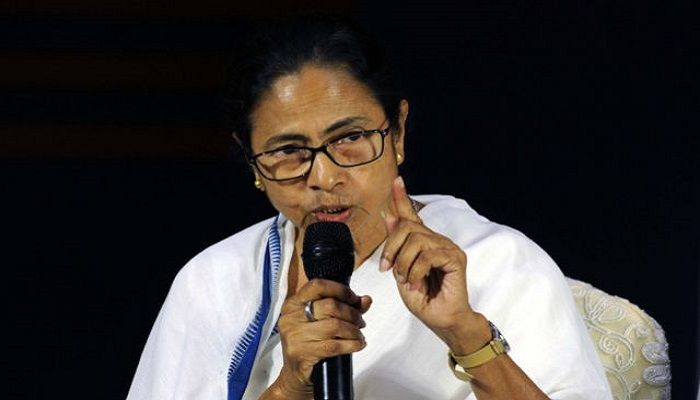 রবীন্দ্রনাথের গানের শব্দ বদলাতে চান মমতা