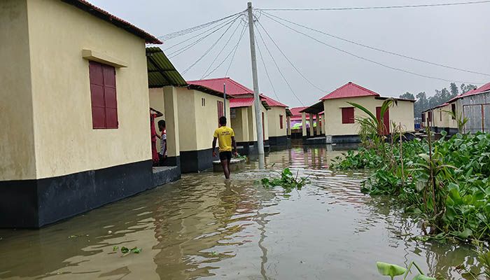 পানির নিচে তলিয়ে আছে হরিজন পল্লী