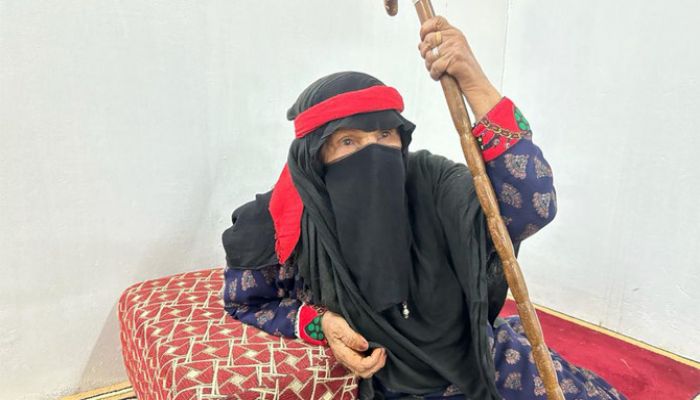 ১১০ বছর বয়সে স্কুলের দরজায় আল-কাহতানি 