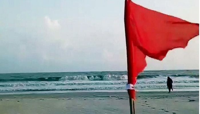 ১১ অঞ্চলের নদীবন্দরে সতর্কতা
