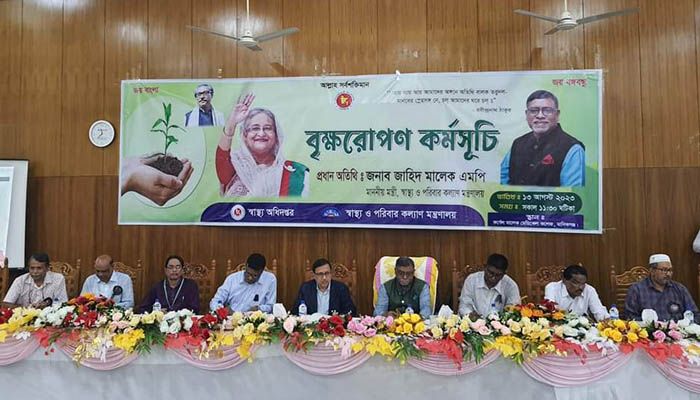 স্যালাইনের অতিরিক্ত দাম নিলে ব্যবস্থা নেয়ার হুঁশিয়ারি