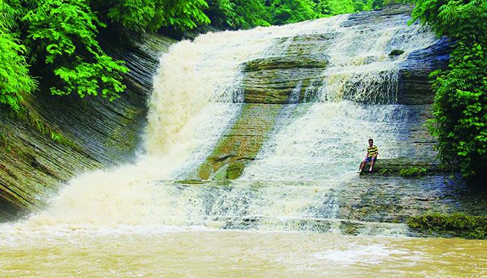 ঘুরে আসুন মিরসরাইয়ের ৭ ঝরনায়