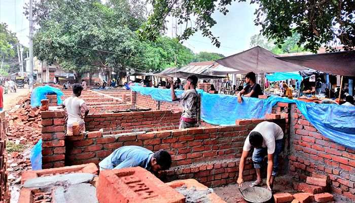 দোকান বরাদ্দের নামে বড়গাছী হাটে লুটপাটের অভিযোগ