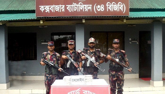 কক্সবাজারগামী বাস তল্লাশি করে ৩ কেজি হেরোইন উদ্ধার