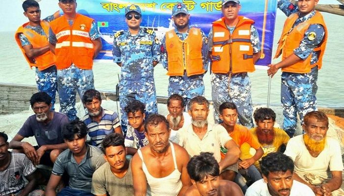 তিনদিন ধরে সাগরে ভাসছিল ১৪ জেলে