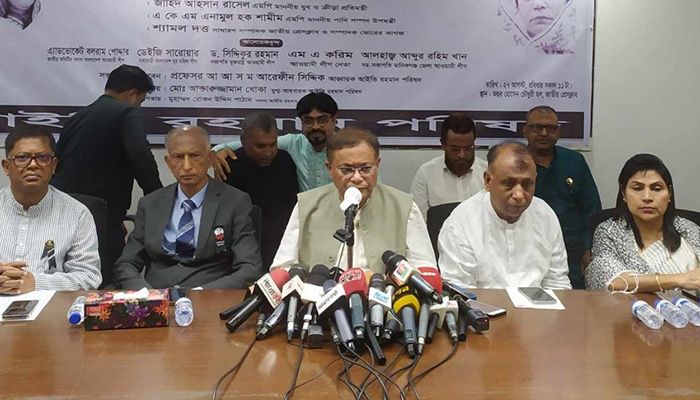 চিকিৎসা নাকি ষড়যন্ত্র করতে সিঙ্গাপুর গেছেন বিএনপির নেতারা: তথ্যমন্ত্রী  