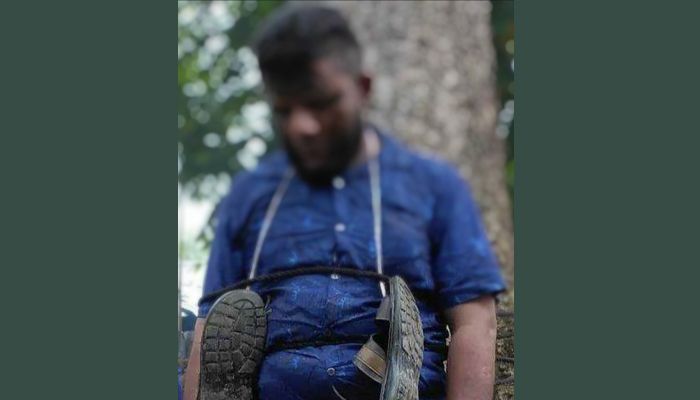 অনৈতিক সম্পর্কের অভিযোগে গাছে বেঁধে নির্যাতন