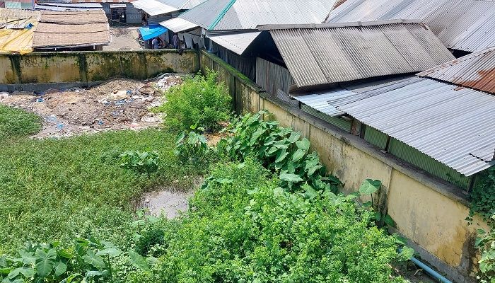 ভূমি অফিস যেন আবর্জনার ভাগাড়