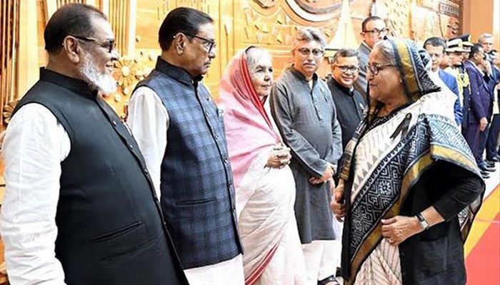 দক্ষিণ আফ্রিকার উদ্দেশ্যে রওনা হয়েছেন প্রধানমন্ত্রী 