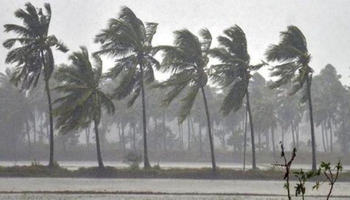 রাতে ১০ জেলায় ৮০ কিমি বেগে ঝড়ের পূর্বাভাস