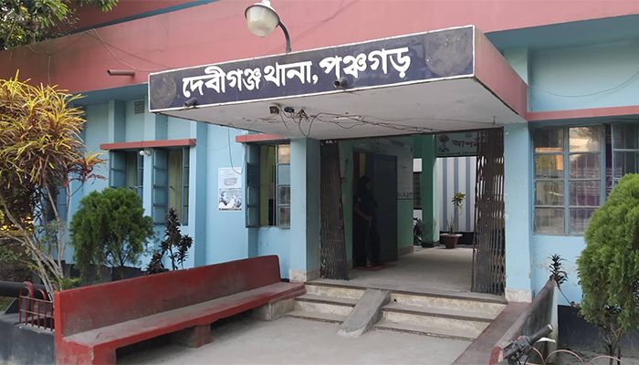 দুই কিশোরীকে জিম্মি করে অর্থ আদায়