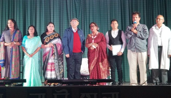 শিল্পাঙ্গন নাট্যমেলার উদ্বোধন করেন নাট্যজন আবুল হায়াত। ছবি: সাম্প্রতিক দেশকাল 