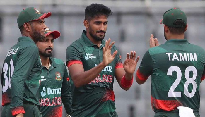 বাংলাদেশের সামনে ২৫৫ রানের টার্গেট