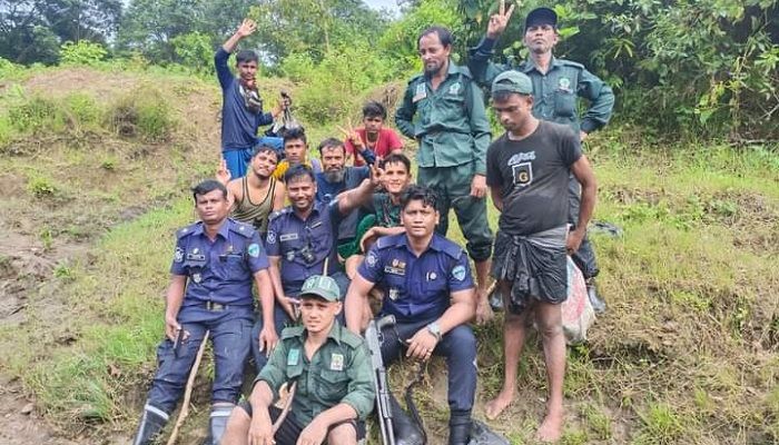 টেকনাফে অপহৃত ৩ বনপ্রহরীকে উদ্ধার 