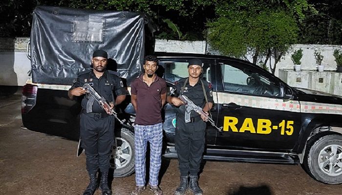 কক্সবাজারে অস্ত্র তৈরির কারখানার সন্ধান, আটক ১