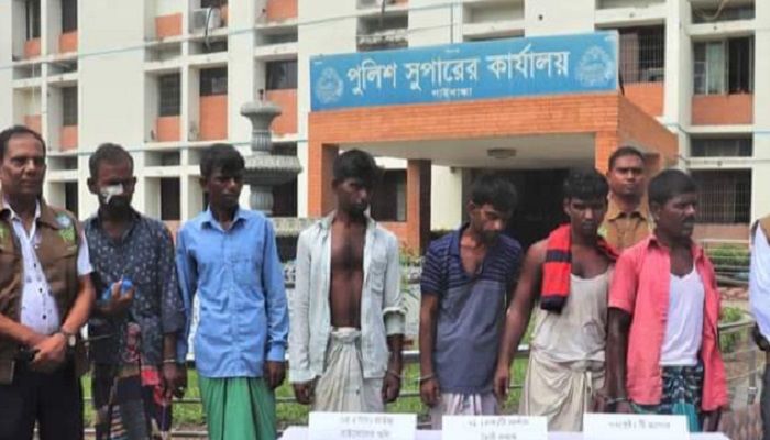 গাইবান্ধায় বন্দুক ও গুলিসহ ৬ ডাকাত গ্রেপ্তার