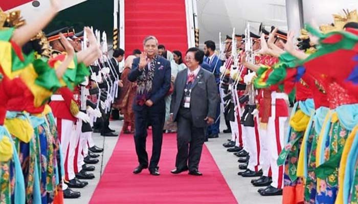 ইন্দোনেশিয়ায় পৌঁছেছেন রাষ্ট্রপতি