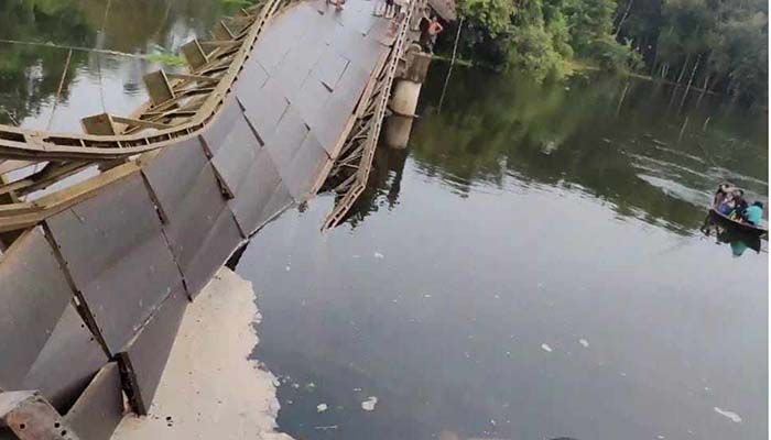 টাঙ্গাইলের বেইলি ব্রিজ ভেঙে যোগাযোগবিচ্ছিন্ন দক্ষিণাঞ্চল