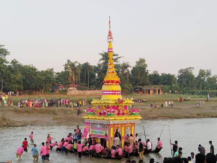ছবিতে সম্প্রীতির কল্পজাহাজ ভাসা উৎসব
