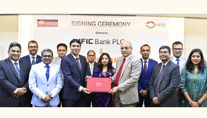 গার্ডিয়ান লাইফ ইন্স্যুরেন্স ও আইএফআইসি ব্যাংকের মধ্যে চুক্তি স্বাক্ষর